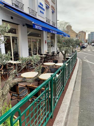 Le Theatre Hotel Suresnes Exterior photo