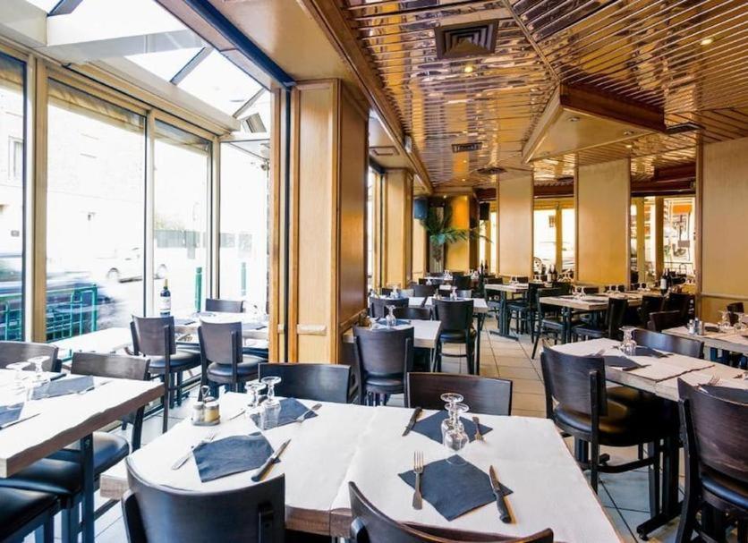 Le Theatre Hotel Suresnes Exterior photo